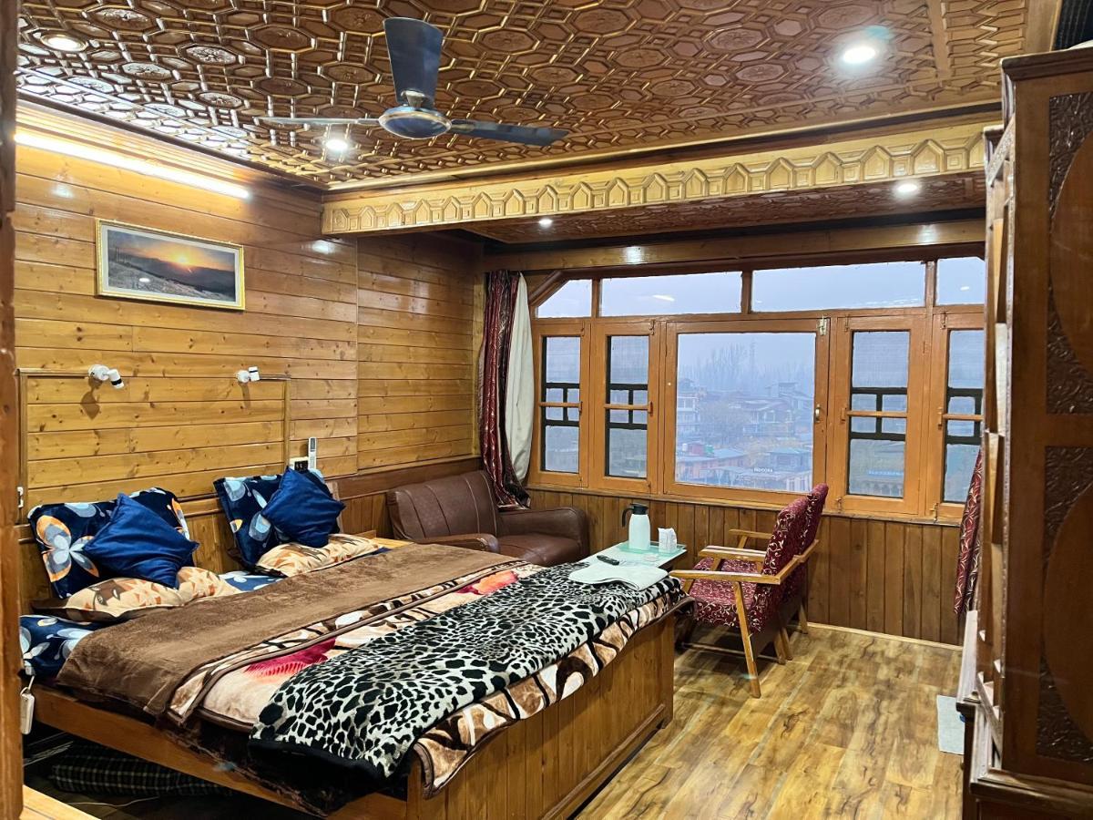 Sun N Shade Guest House Srīnagar Exterior foto